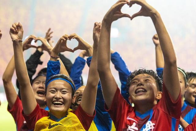 24岁哈兰德欧冠打进51球 只比26岁梅西少1球